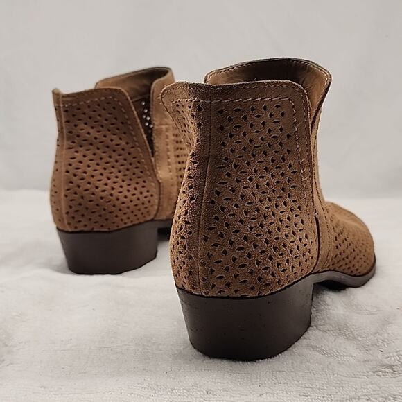 LUCKY BRAND BRAYLIE LEATHER PERFORATED SUEDE ANKLE COMFORT BOOT LADIES 9.5 GUC - Picture 9 of 16